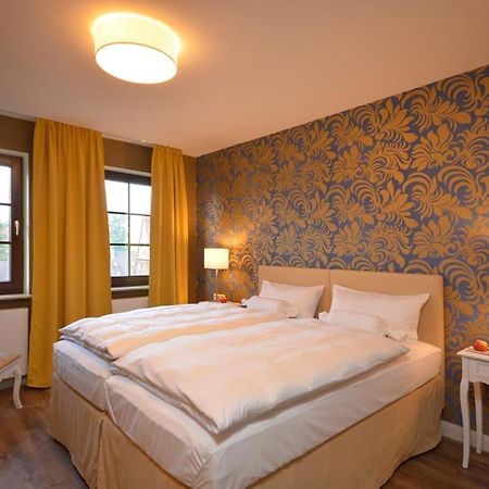 זקסנהיים Hotel Am Kirchplatz מראה חיצוני תמונה