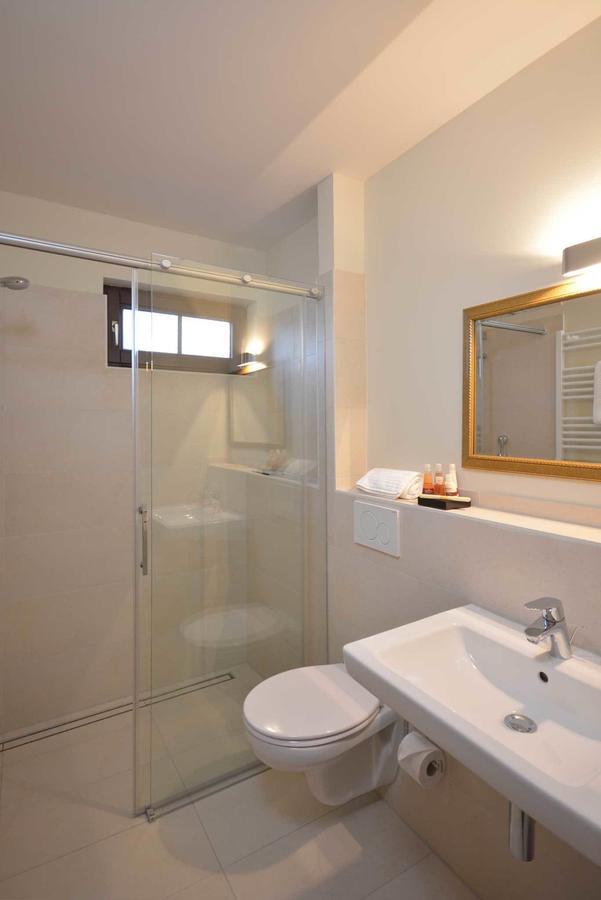 זקסנהיים Hotel Am Kirchplatz מראה חיצוני תמונה