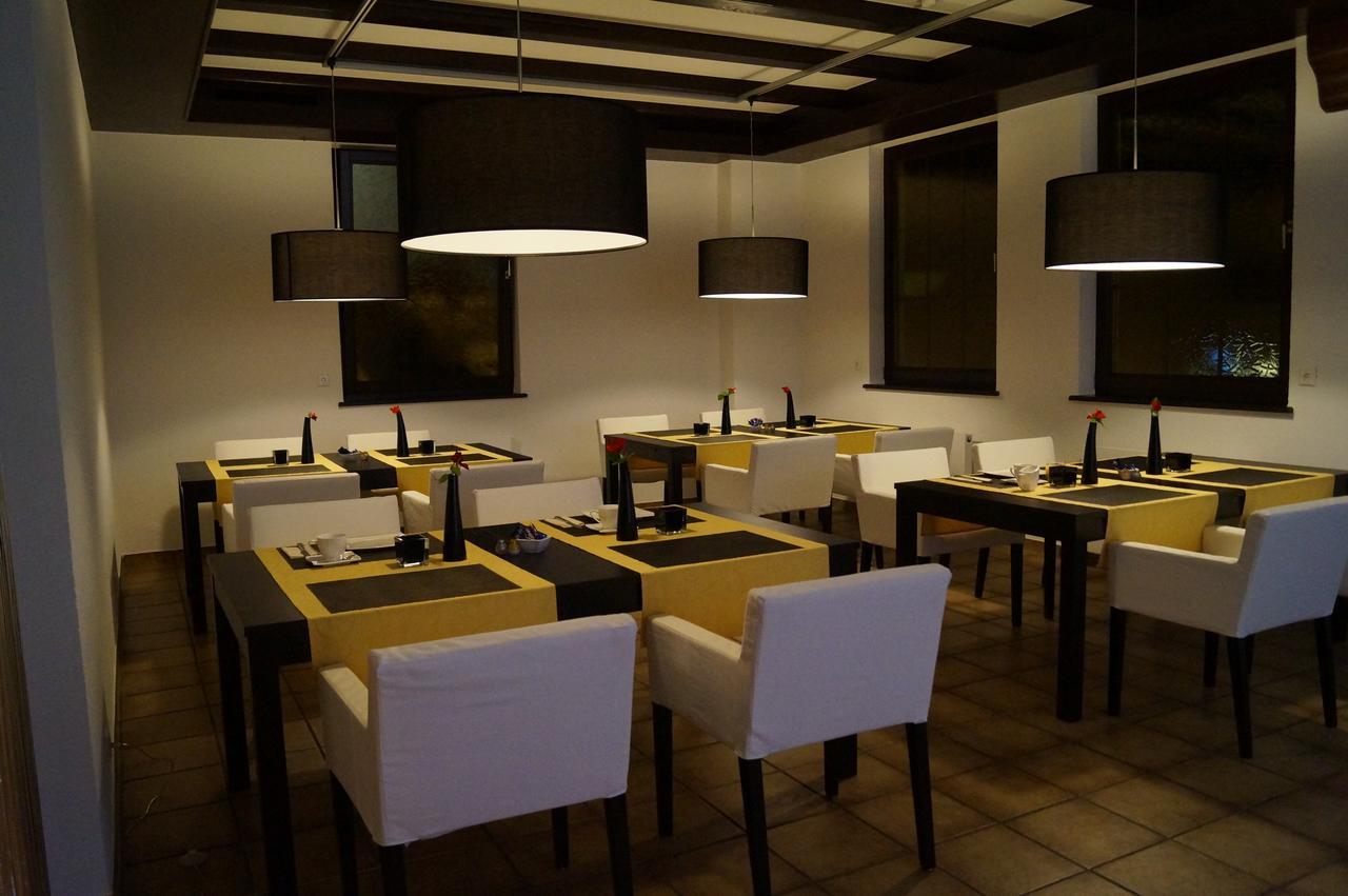 זקסנהיים Hotel Am Kirchplatz מראה חיצוני תמונה