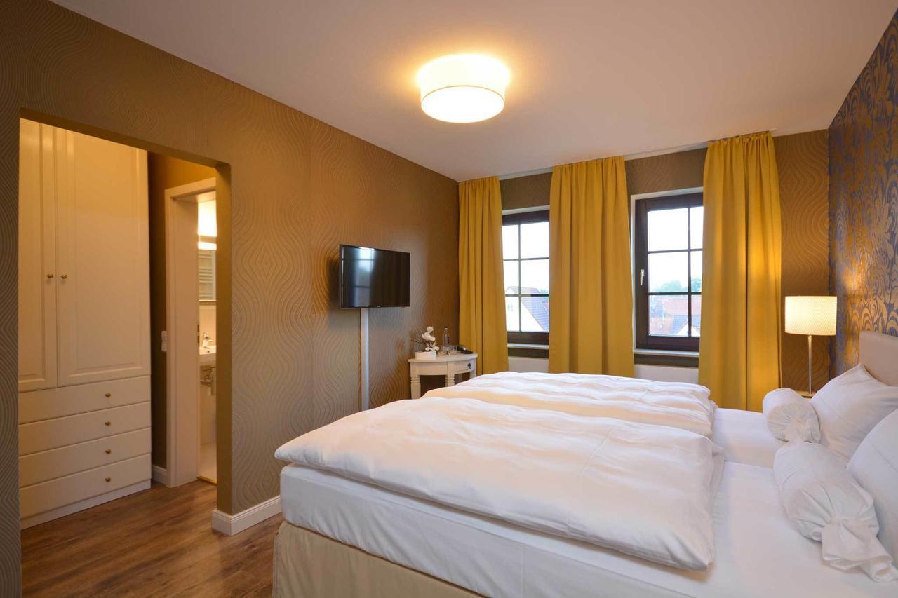 זקסנהיים Hotel Am Kirchplatz מראה חיצוני תמונה