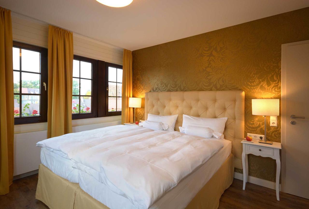 זקסנהיים Hotel Am Kirchplatz מראה חיצוני תמונה